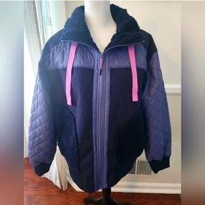 NWT Bass Outdoor Womens
Quilted Bomber Jacket